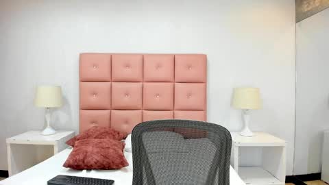 Snapshot of lhiamfitt chatting on December 28, 3:26 pm lhiamfitt online show from December 28, 3:26 pm