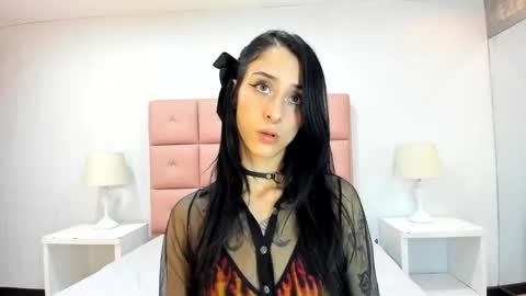 Snapshot of lhiamfitt chatting on January 4, 7:13 am lhiamfitt online show from January 4, 7:13 am