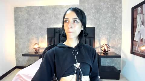 Snapshot of lhiamfitt chatting on January 7, 6:27 am lhiamfitt online show from January 7, 6:27 am