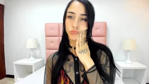 Snapshot of lhiamfitt chatting on January 20, 9:13 am lhiamfitt online show from January 20, 9:13 am