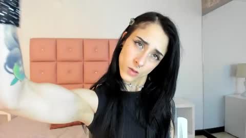 Snapshot of lhiamfitt chatting on January 24, 11:04 am lhiamfitt online show from January 24, 11:04 am