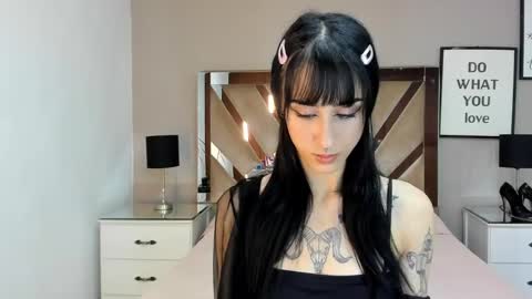 Snapshot of lhiamfitt chatting on February 1, 9:19 pm lhiamfitt online show from February 1, 9:19 pm