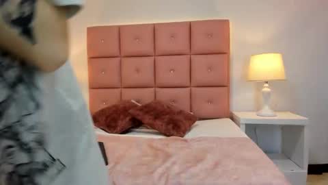 Snapshot of lhiamfitt chatting on February 26, 2:25 pm lhiamfitt online show from February 26, 2:25 pm