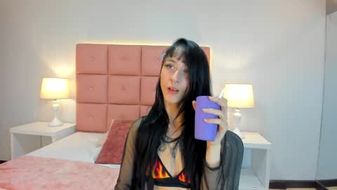 Snapshot of lhiamfitt chatting on March 1, 4:47 am lhiamfitt online show from March 1, 4:47 am