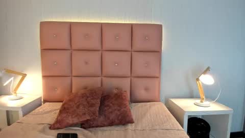 Snapshot of lhiamfitt chatting on October 31, 6:47 am lhiamfitt online show from October 31, 6:47 am