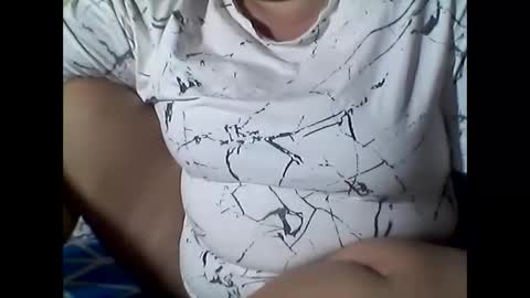 Snapshot of lhiannash33 chatting on April 21, 2:51 am lhiannash33 online show from April 21, 2:51 am