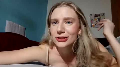 lia06_ online show from March 24, 6:24 pm