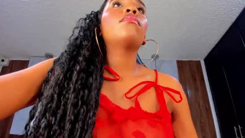 lia_16_ online show from May 11, 4:04 pm