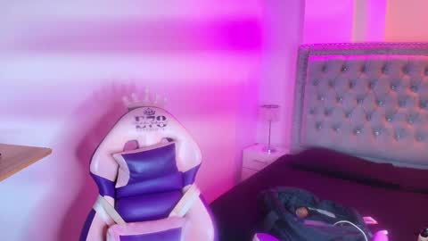 Lia  online show from May 6, 4:08 am