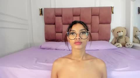 Snapshot of lia_girl2 chatting on January 4, 7:34 am Lia online show from January 4, 7:34 am