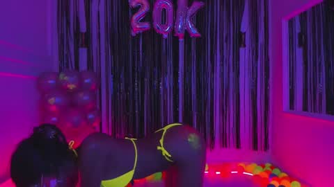 Snapshot of lia_girl2 chatting on January 24, 5:21 am Lia online show from January 24, 5:21 am