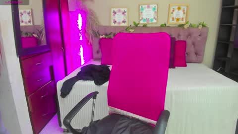 lia online show from November 20, 8:30 pm