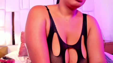 lia_mariana online show from December 18, 6:25 pm