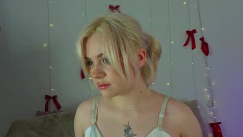 Cassie online show from April 3, 11:25 pm