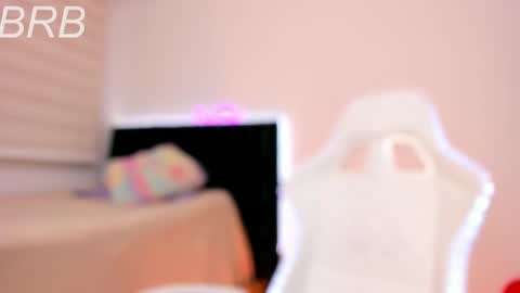 Snapshot of lia_queen610 chatting on March 10, 1:45 am Little Queen Lia online show from March 10, 1:45 am