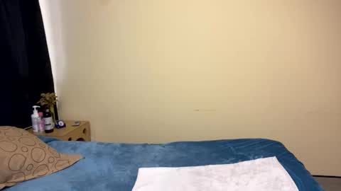 Little Queen Lia  online show from February 14, 10:39 pm