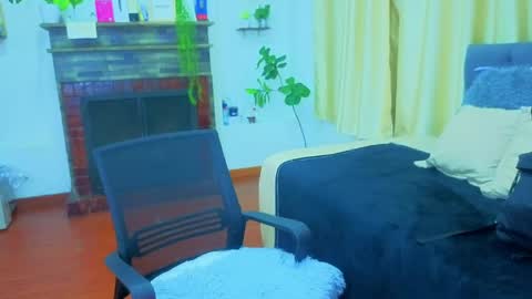 Snapshot of lia_star_123 chatting on April 4, 1:52 pm online show from April 4, 1:52 pm