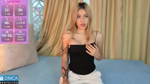 Snapshot of lia_summer1 chatting on October 8, 6:27 pm lia summer1 online show from October 8, 6:27 pm