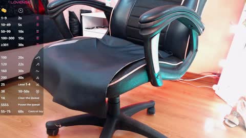 Snapshot of lia_taylorr1 chatting on April 2, 3:42 pm Lia Taylor online show from April 2, 3:42 pm