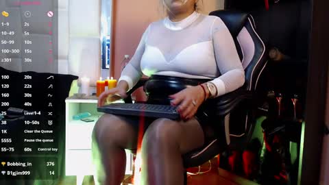 Snapshot of lia_taylorr1 chatting on April 8, 5:13 pm Lia Taylor online show from April 8, 5:13 pm