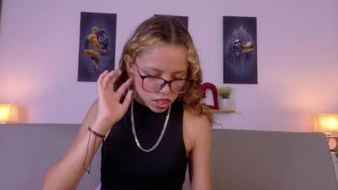 Juliana online show from May 3, 6:47 pm