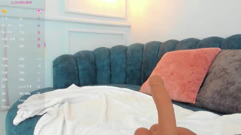 Snapshot of lia_velez_ chatting on February 3, 6:40 am LIA online show from February 3, 6:40 am