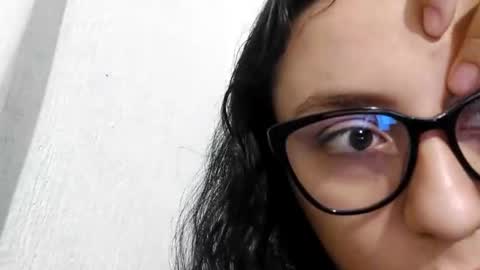 Snapshot of liaa_cute_ chatting on December 17, 5:29 am lia online show from December 17, 5:29 am