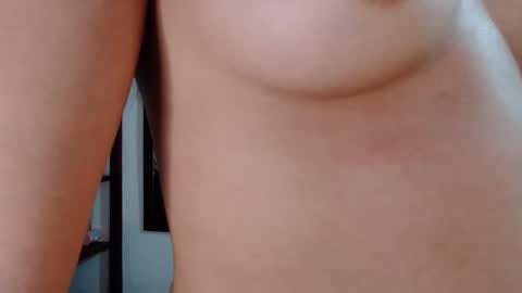 Snapshot of liaa_cute_ chatting on February 24, 5:00 am lia online show from February 24, 5:00 am