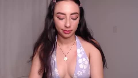 Snapshot of liaa_cute_ chatting on April 21, 9:28 pm lia online show from April 21, 9:28 pm