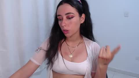 Snapshot of liaa_cute_ chatting on May 18, 4:07 am lia online show from May 18, 4:07 am