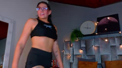 L I A   online show from May 15, 3:24 am