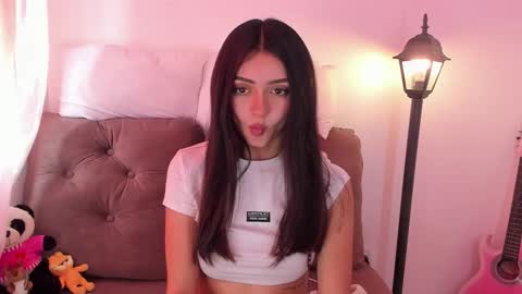 Snapshot of liabunny_ chatting on February 13, 5:20 pm Lia 3 online show from February 13, 5:20 pm