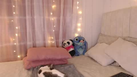 Snapshot of liabunny_ chatting on May 17, 12:41 am Lia 3 online show from May 17, 12:41 am