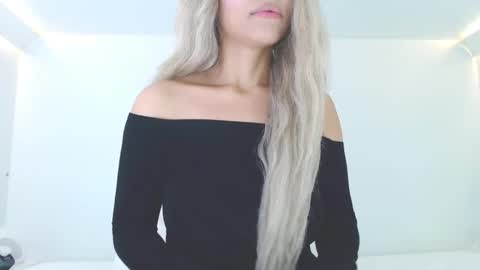 Lia Divina online show from November 25, 5:40 am