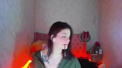 Snapshot of liaharrys chatting on December 29, 1:13 am Lia online show from December 29, 1:13 am