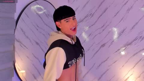 Liam online show from February 18, 9:09 pm