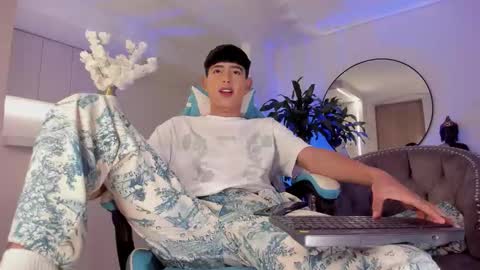 Liam online show from February 26, 10:53 pm