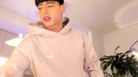 Liam online show from March 26, 8:20 am