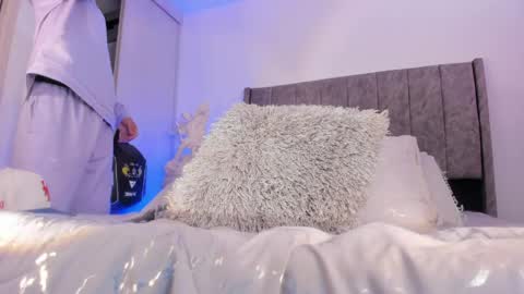 Liam online show from April 4, 4:04 pm