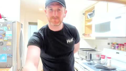 Snapshot of liam_1985 chatting on February 26, 2:37 am Liam online show from February 26, 2:37 am