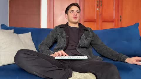 Snapshot of liam_enzho chatting on April 17, 2:53 pm Liam online show from April 17, 2:53 pm