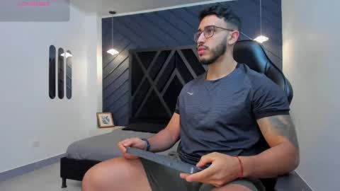 LIAM KLEIN online show from October 28, 11:14 am