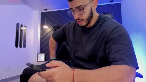 LIAM KLEIN online show from November 30, 1:48 pm