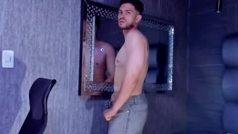 liam_miller25 online show from December 21, 1:02 am