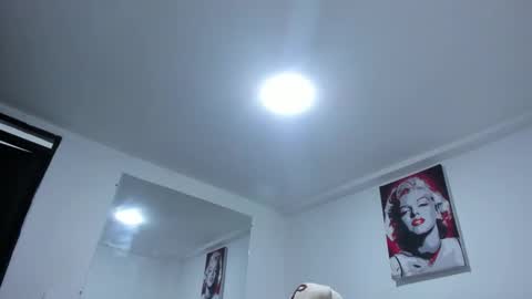 Snapshot of liam_saint chatting on April 8, 12:05 pm Call me Lian online show from April 8, 12:05 pm