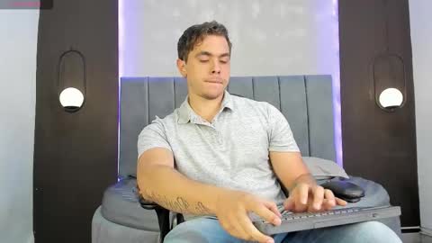 Liam online show from October 18, 9:04 pm