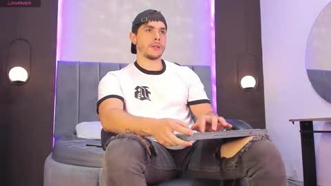 Liam online show from November 10, 8:08 pm