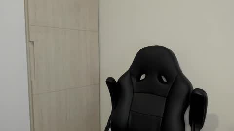 Snapshot of liamelf chatting on February 15, 1:57 am Liam online show from February 15, 1:57 am