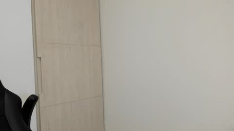 Snapshot of liamelf chatting on February 17, 4:42 am Liam online show from February 17, 4:42 am