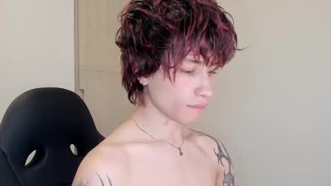 Snapshot of liamelf chatting on February 20, 7:21 am Liam online show from February 20, 7:21 am